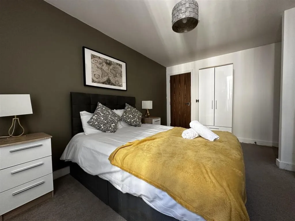 3 bed flat for sale, Cambridge Street, Manchester, M1
