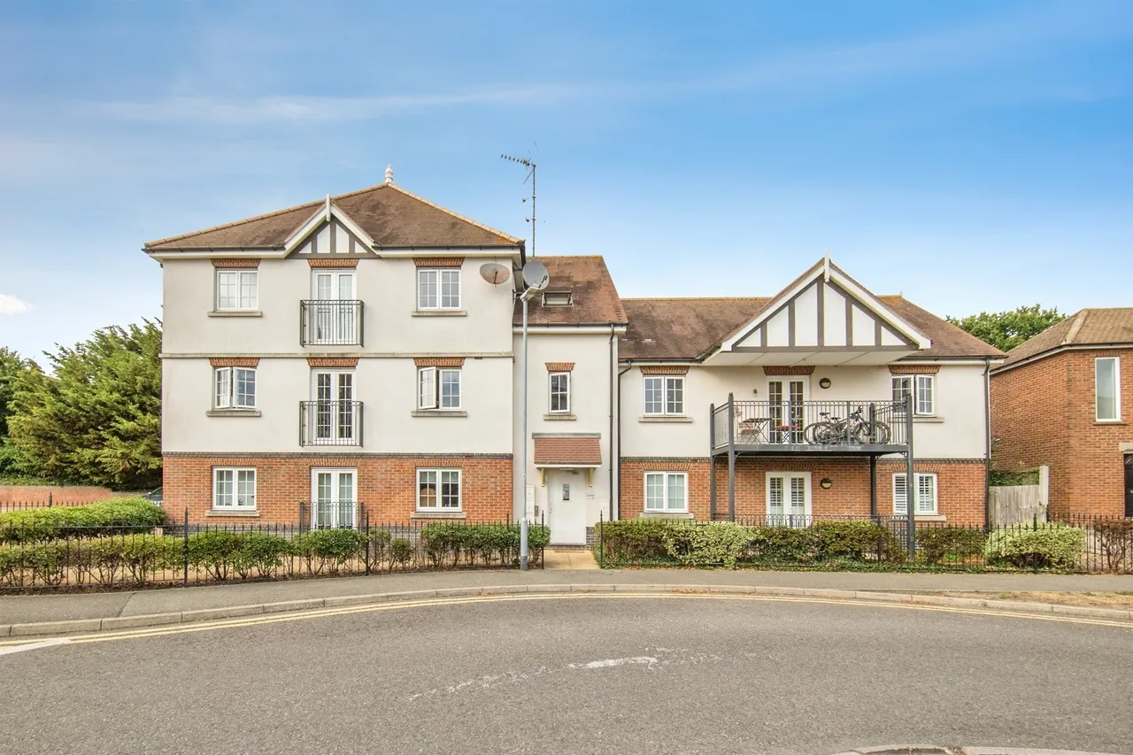 2 bed flat for sale — Apprentice Drive, Braiswick Park, COLCHESTER