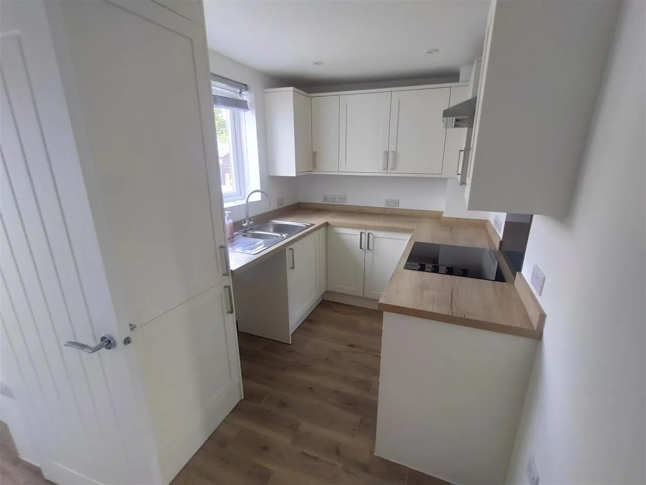 Avon Square, Upavon, SN9, photo 13