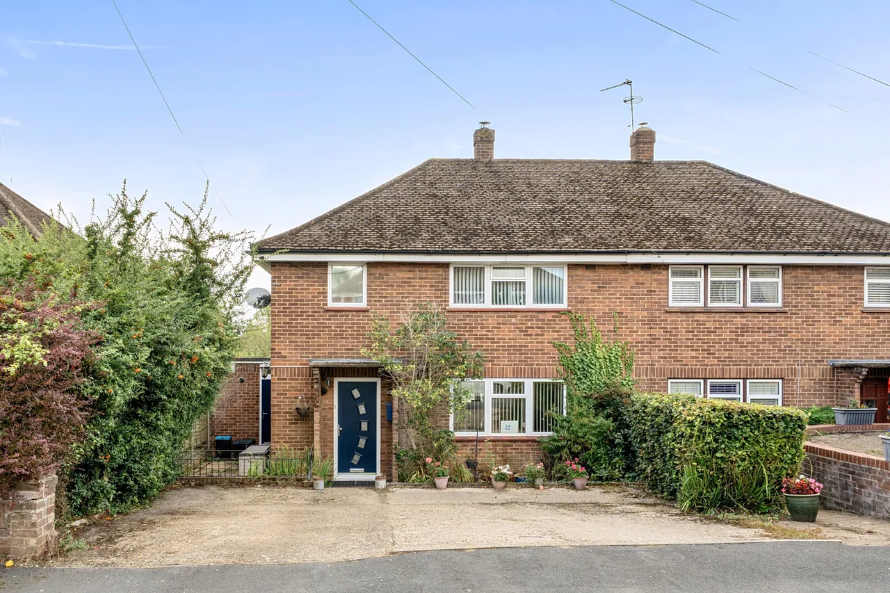 3 bed house for sale, Oakhill Road, Maple Cross, WD3