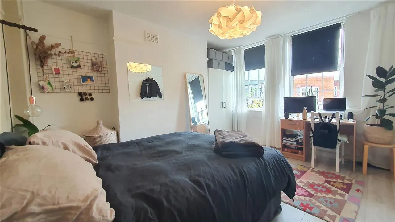 3 bed flat to rent, Prince Of Wales Road, London
