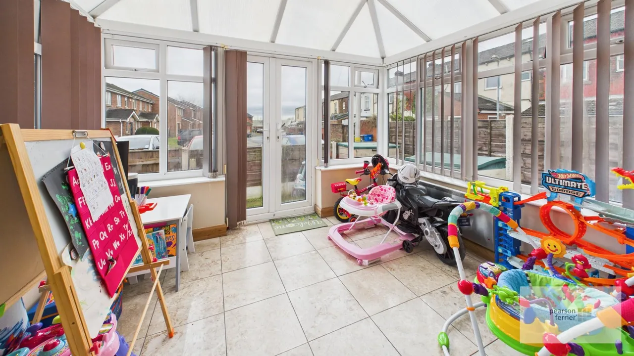 Clarence Close, Bury, BL9 6HE, photo 7