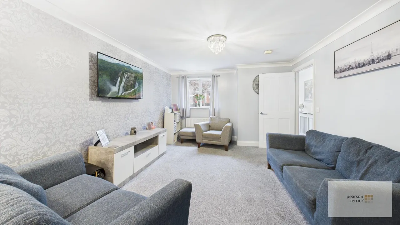 Clarence Close, Bury, BL9 6HE, photo 3