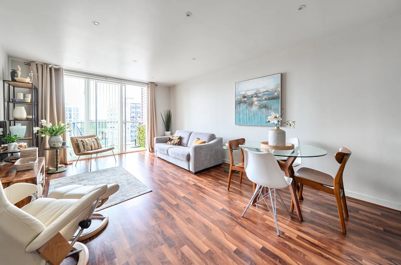 2 bed flat for sale, The Heart, Walton On Thames, KT12