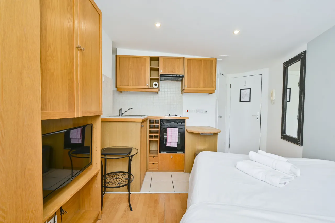 Flat 15, 27 Cartwright Gardens, London, photo 3