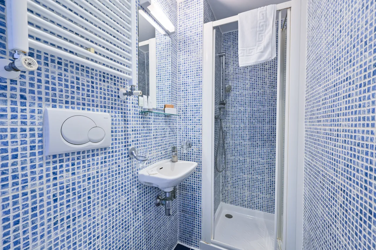 Flat 15, 27 Cartwright Gardens, London, photo 9