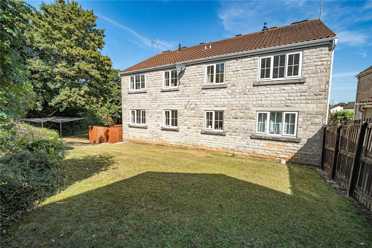 2 bed flat for sale, Lyndon Road, Bramham, LS23
