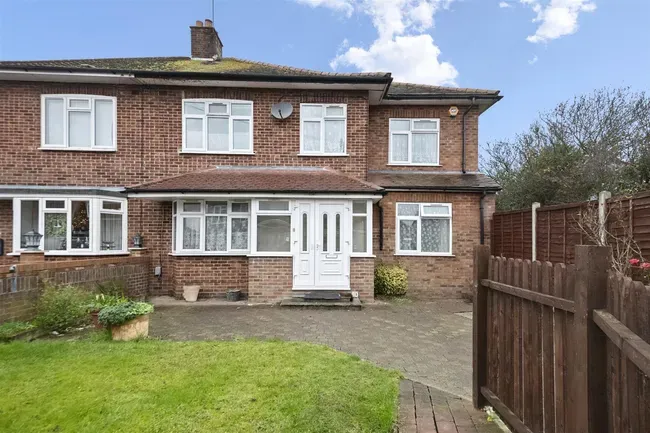 7 bed house for sale — Bournemead Close, Northolt