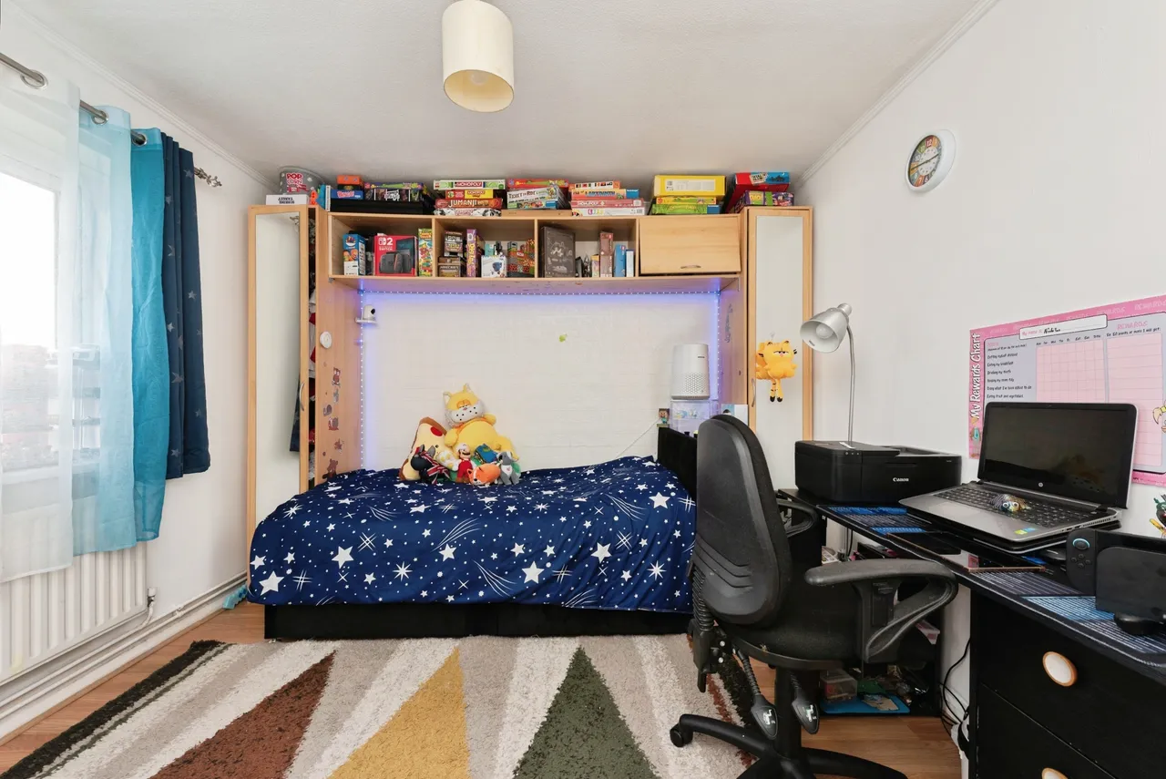 Gap Road, London, SW19, photo 10
