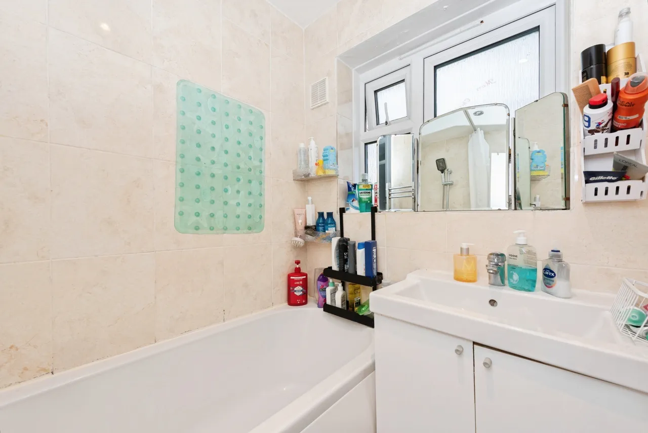 Gap Road, London, SW19, photo 15