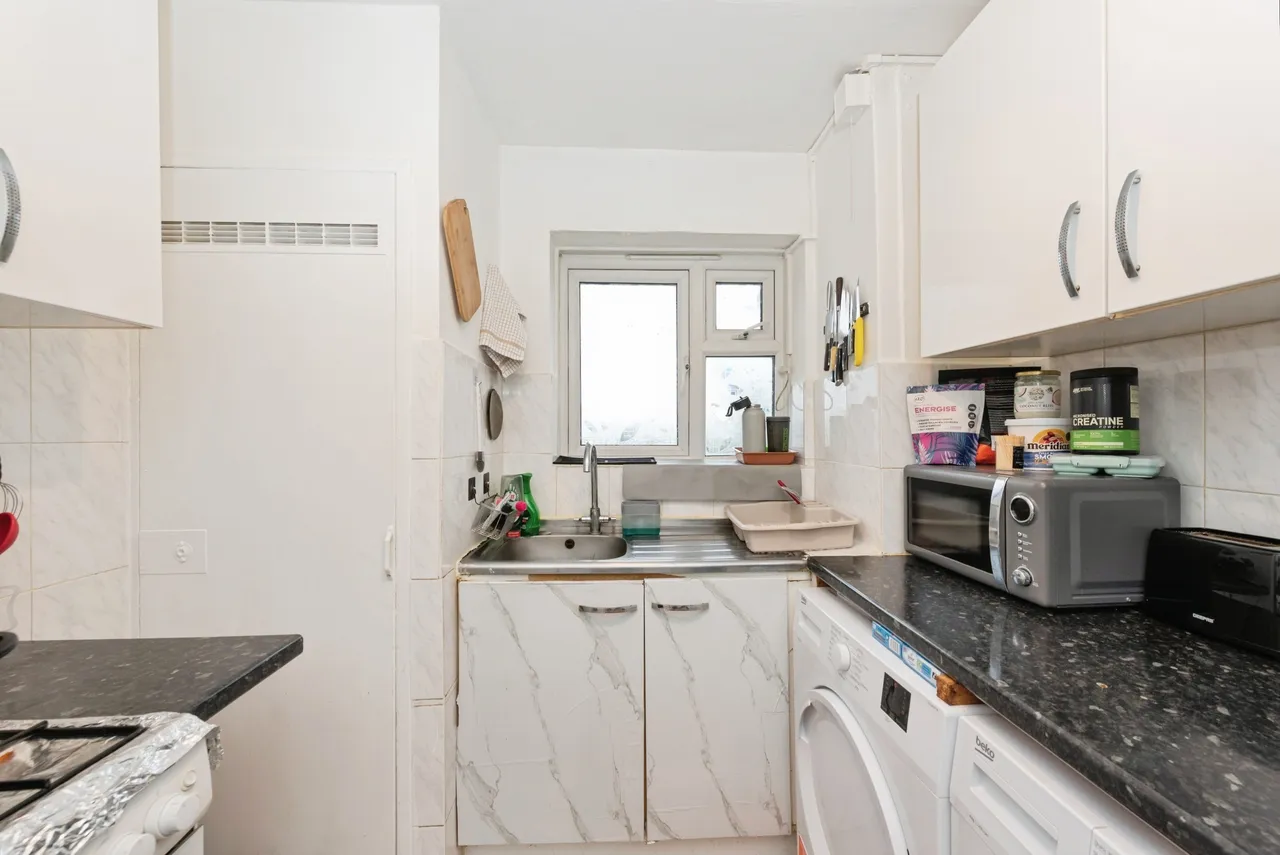 Gap Road, London, SW19, photo 5