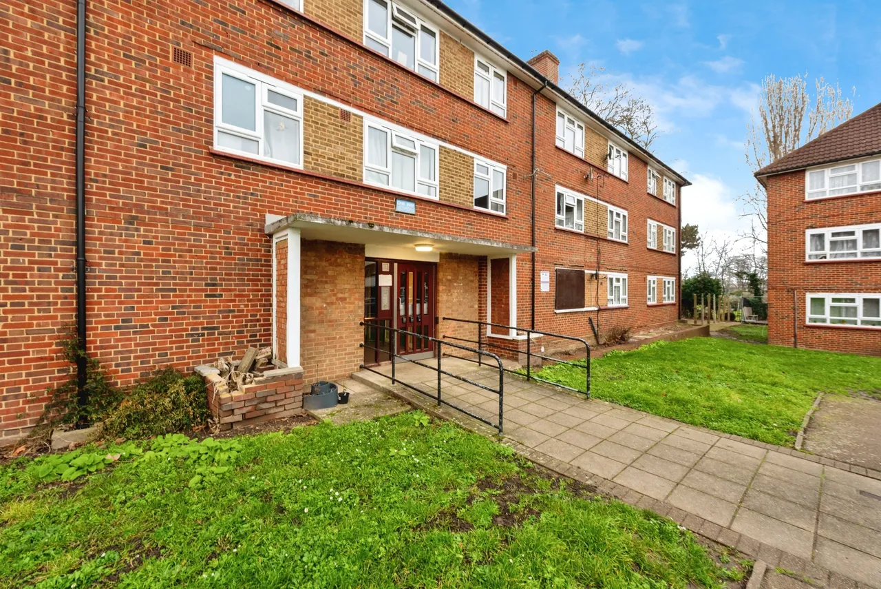 Gap Road, London, SW19, photo 2