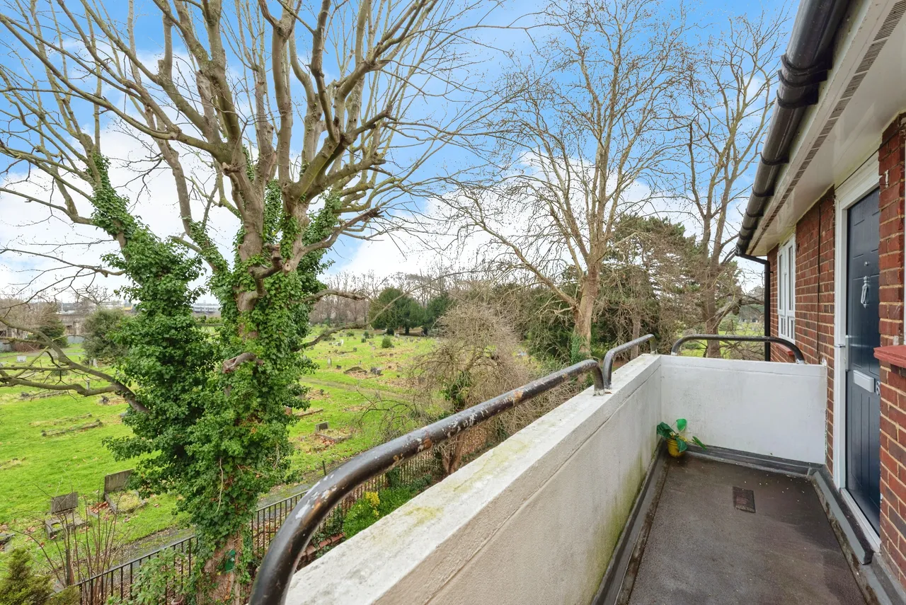 Gap Road, London, SW19, photo 12