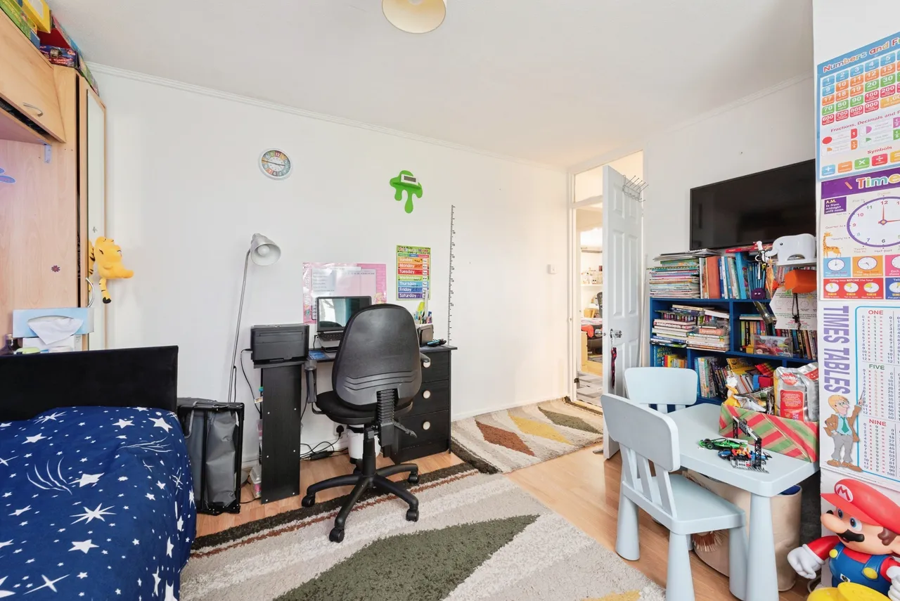 Gap Road, London, SW19, photo 8