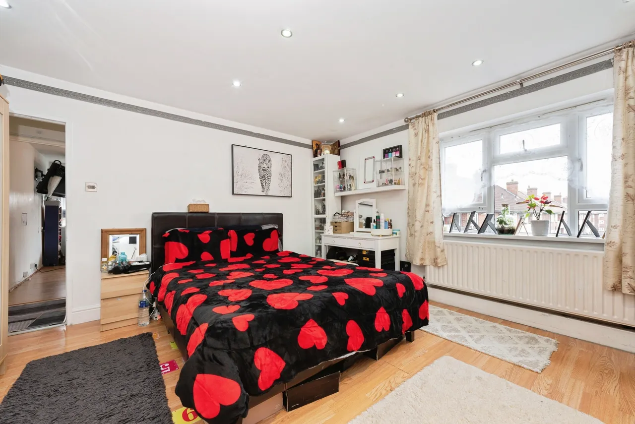 Gap Road, London, SW19, photo 11