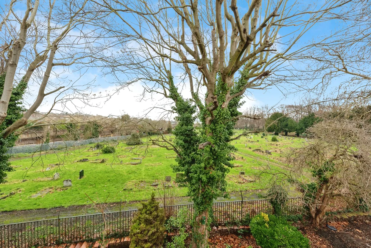 Gap Road, London, SW19, photo 18