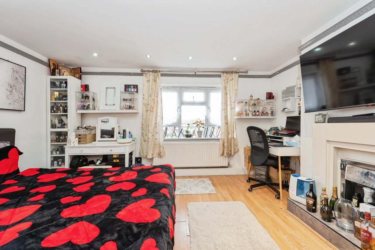 Gap Road, London, SW19, photo 7