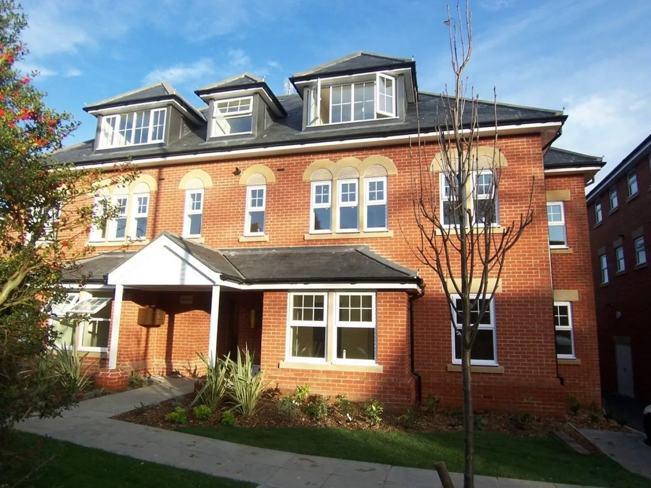 2 bed flat for sale — Claremont Avenue, 32 Claremont Avenue, Woking, Surrey
