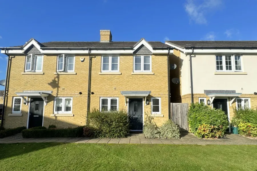 3 bed house to rent, Brookwood Farm Drive, Woking, GU21