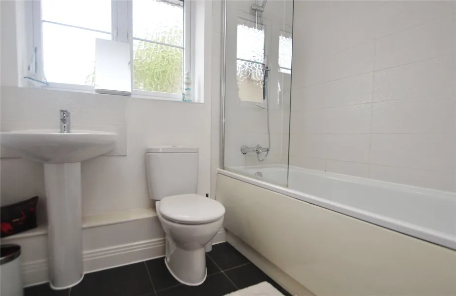 Brookwood Farm Drive, Woking, GU21, photo 8