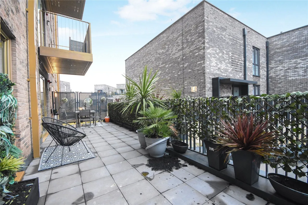 2 bed flat for sale — Wharf Road, Chelmsford, Essex, CM2