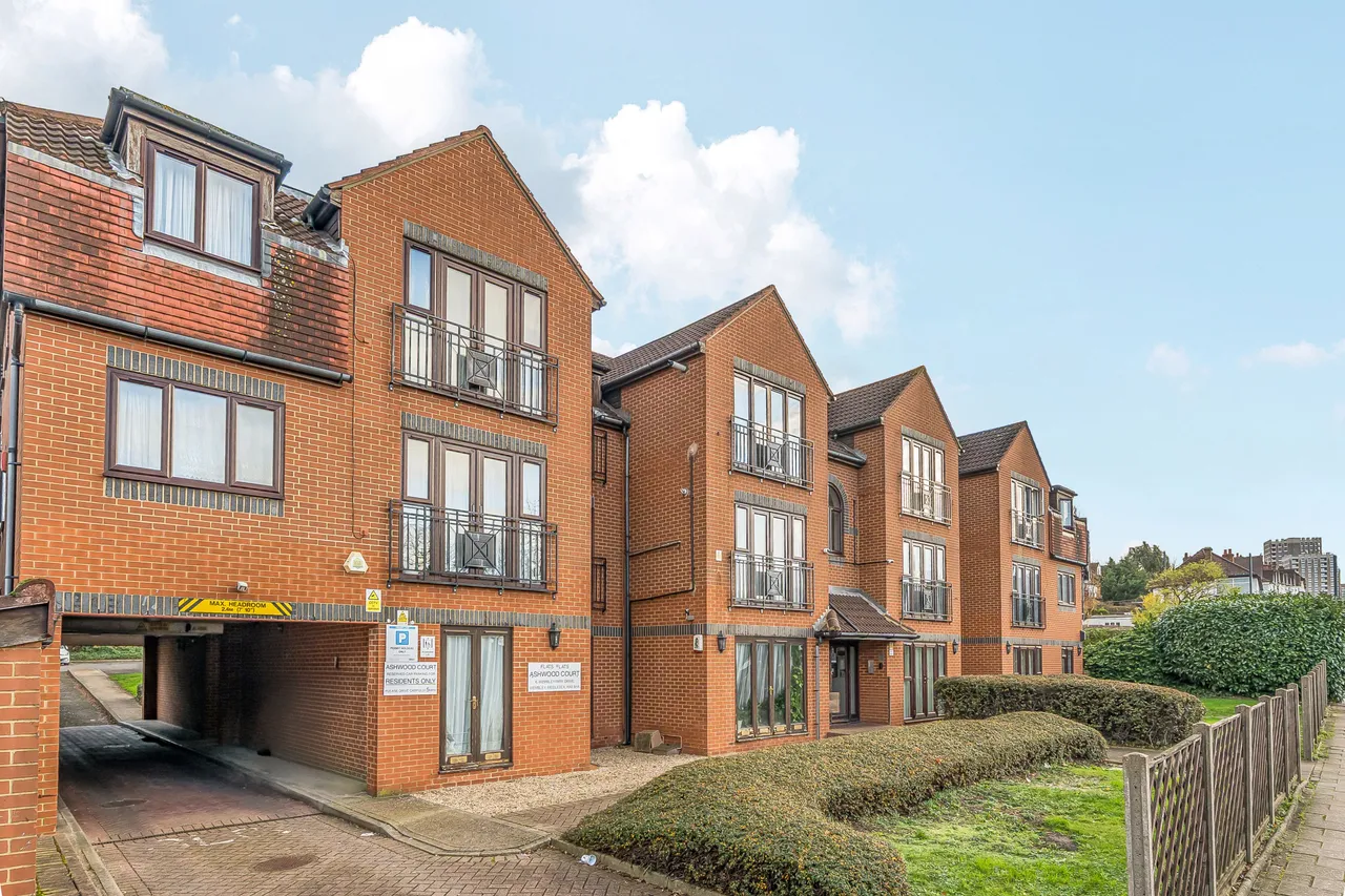 1 bed flat for sale — 22 Ashwood Court, 6 Wembley Park Drive