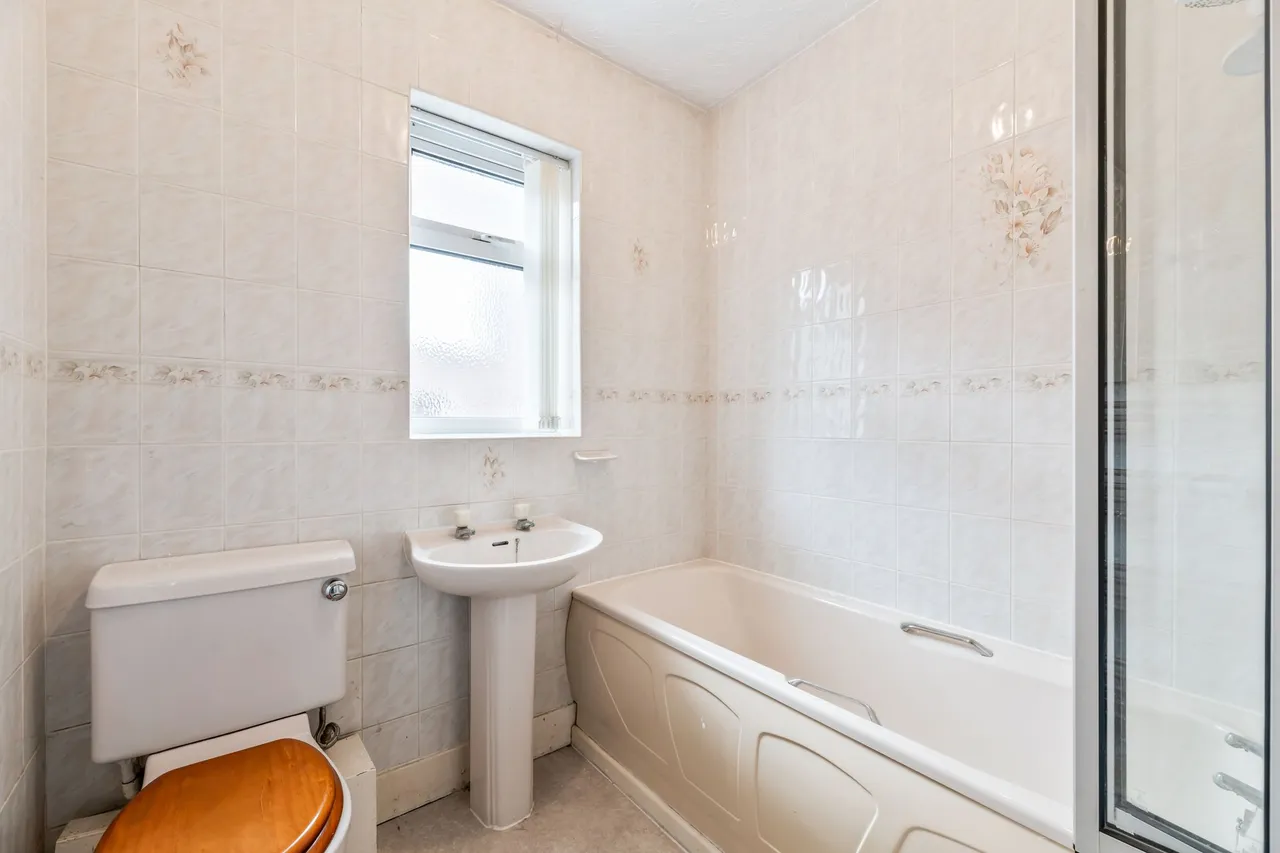 Hale View Road, Frodsham, photo 13