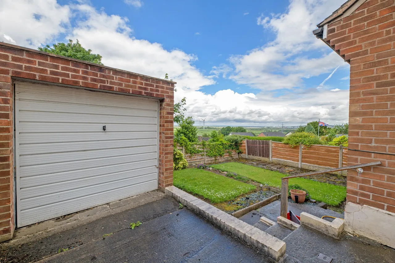 Hale View Road, Frodsham, photo 17
