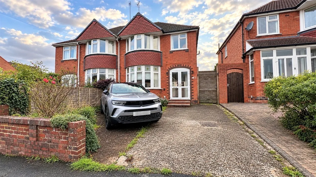 3 bed house for sale, Meadowhill Road, Redditch, B98