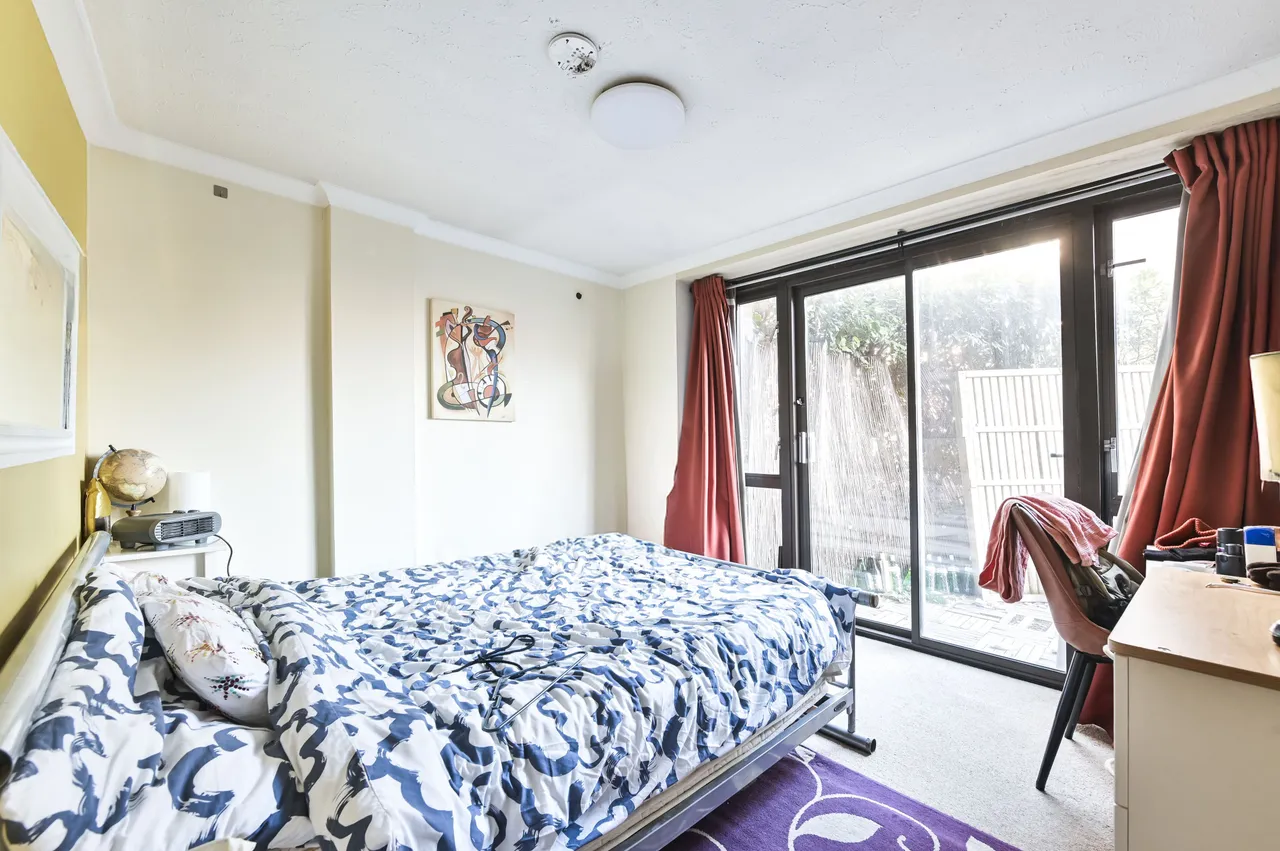 3 Sullivan Court, 109 Earls Court Road, London, photo 2