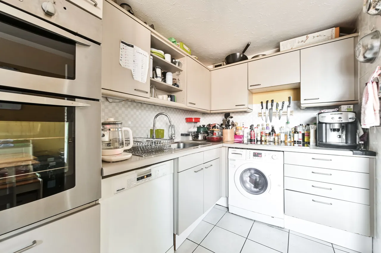 3 Sullivan Court, 109 Earls Court Road, London, photo 4