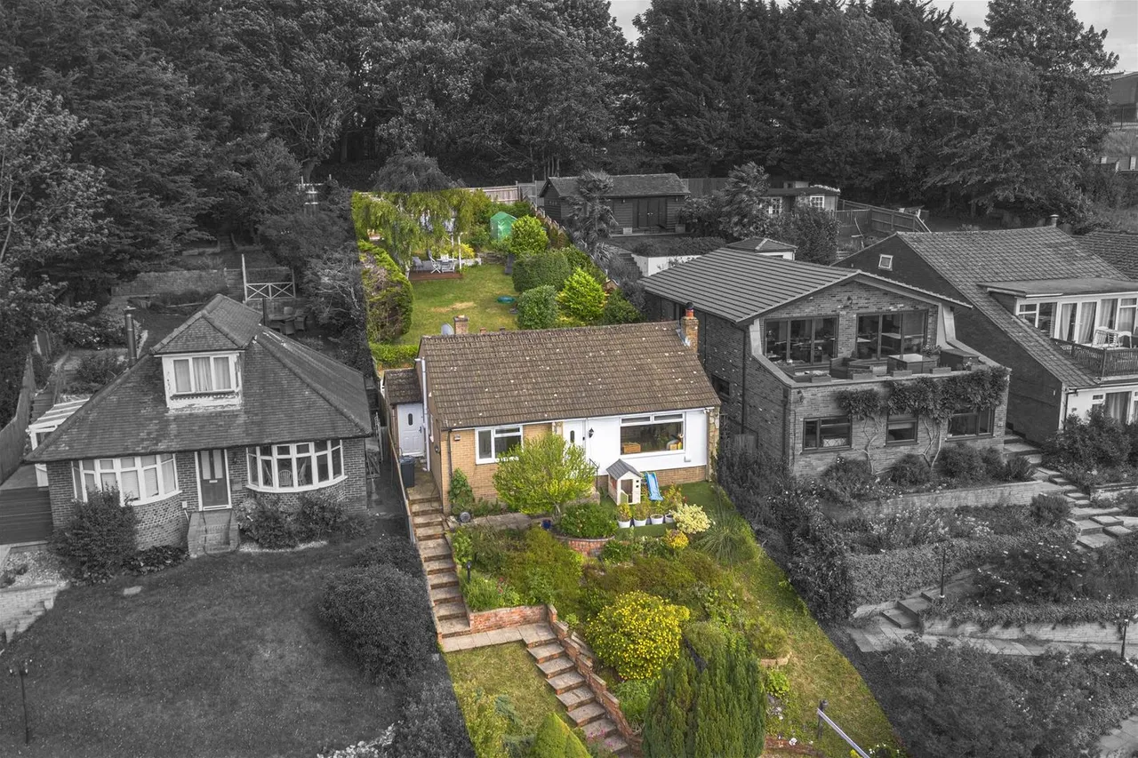 2 bed house for sale, Carrington Road, High Wycombe, HP12