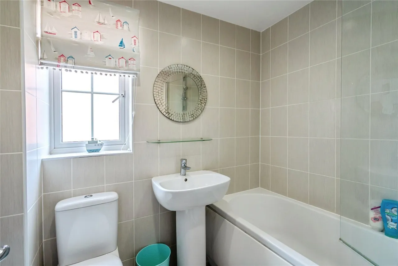Ferry Drive, Chichester, PO19, photo 18