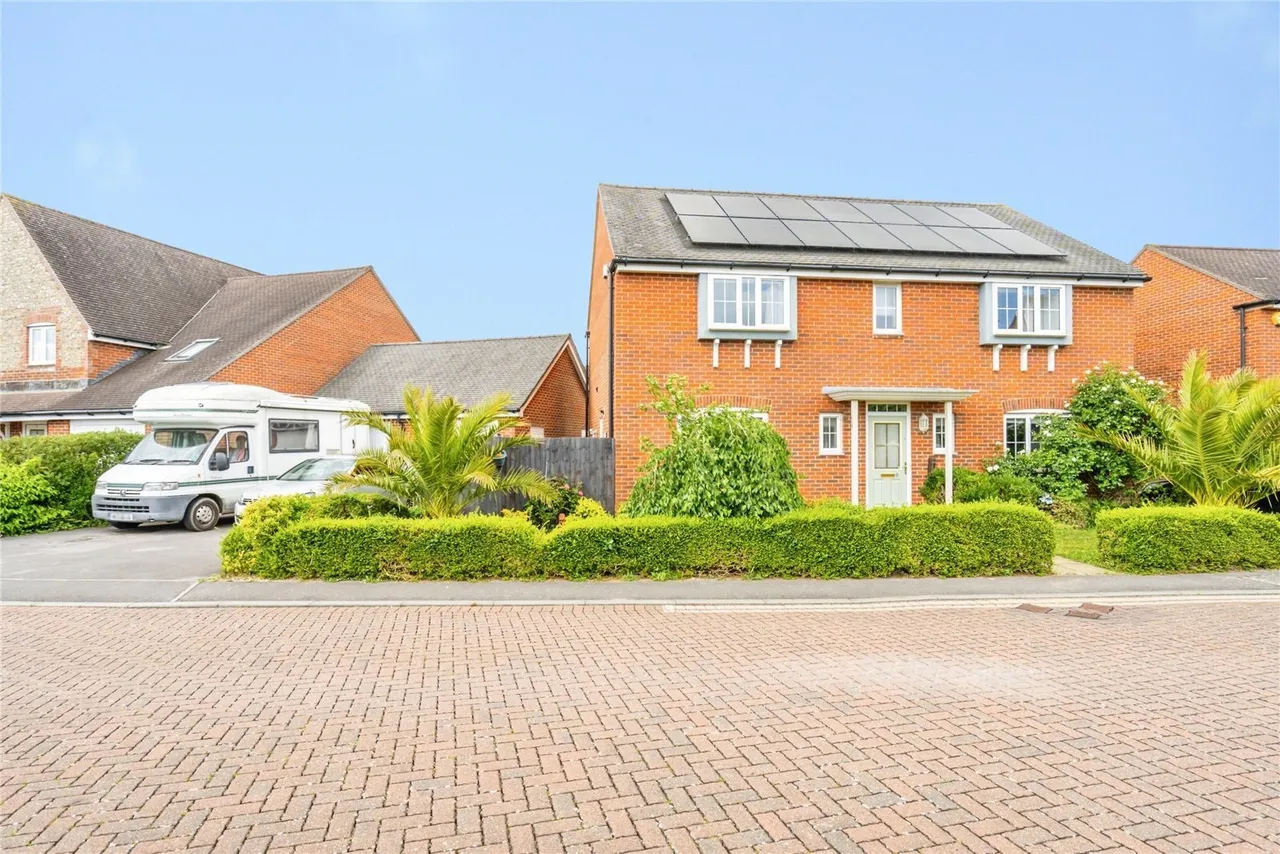 4 bed house for sale, Ferry Drive, Chichester, PO19