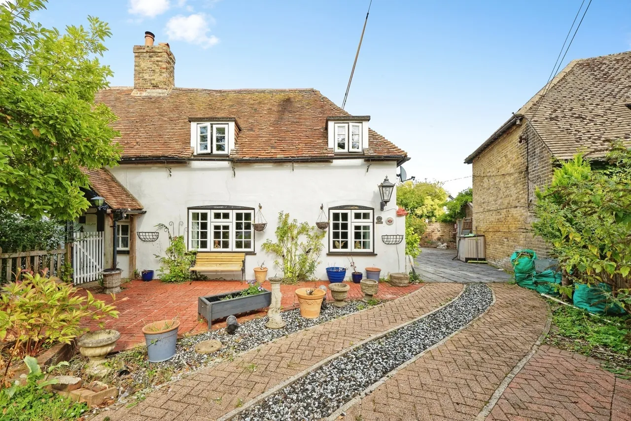 The Green, Eythorne, CT15, photo 2