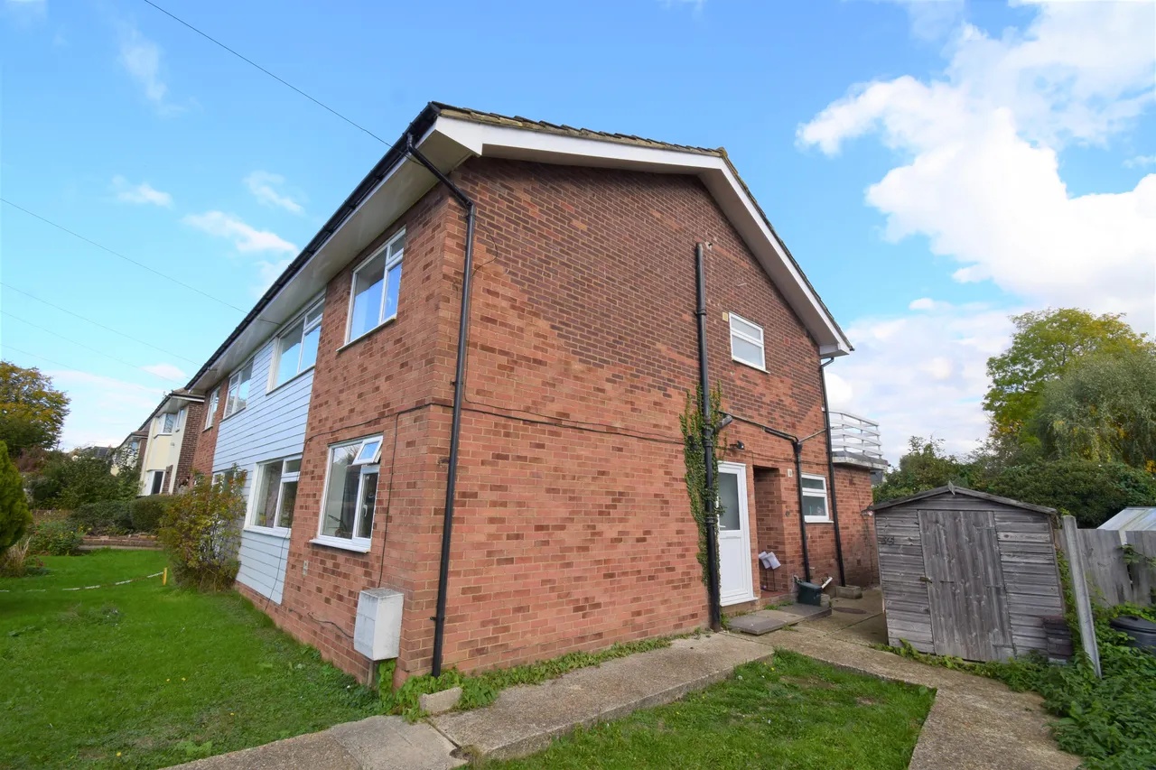 2 bed first floor to rent, Beachs Drive, Chelmsford, CM1