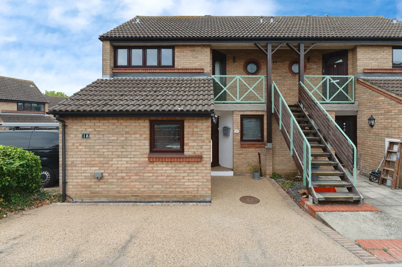 2 bed flat for sale — Church Mews, Basildon