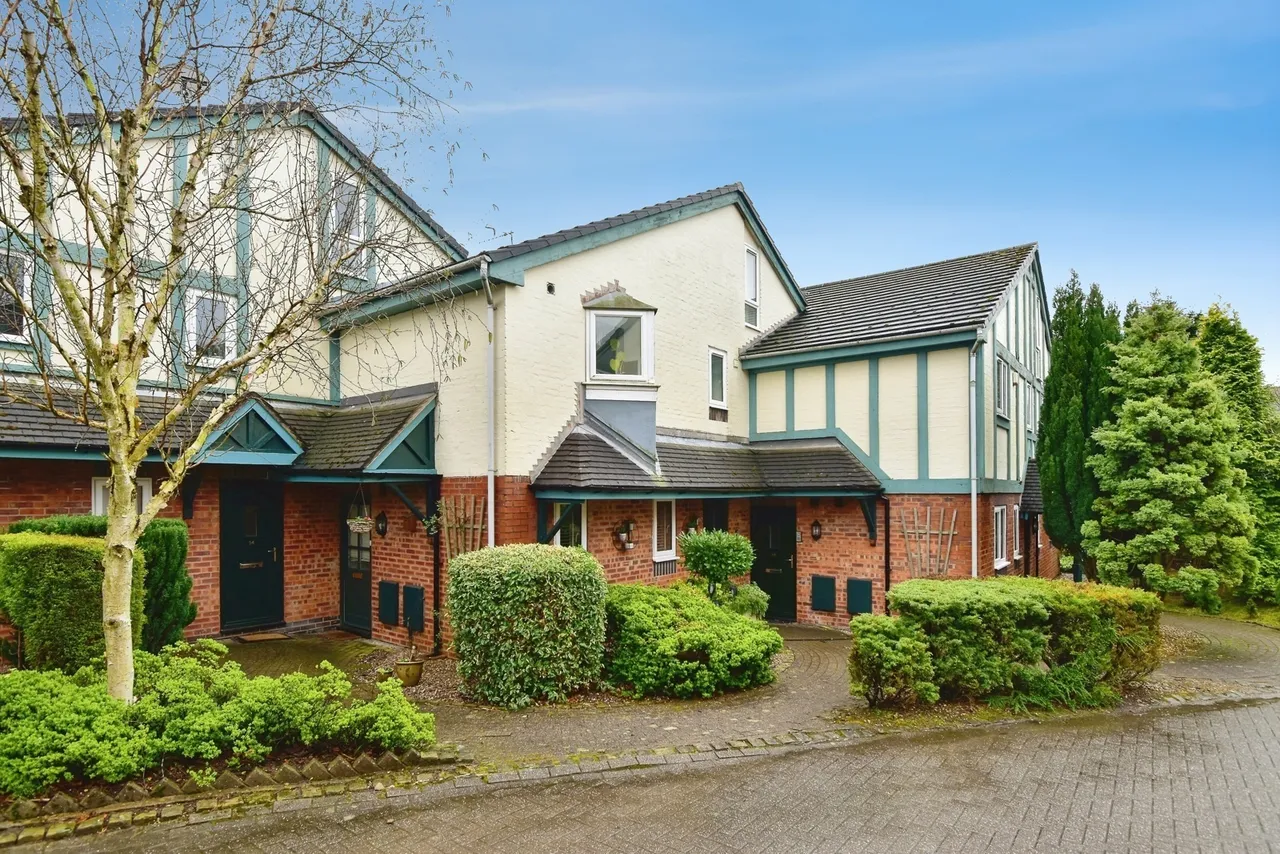 2 bed flat for sale — Garnett Road West, NEWCASTLE, Staffordshire, ST5