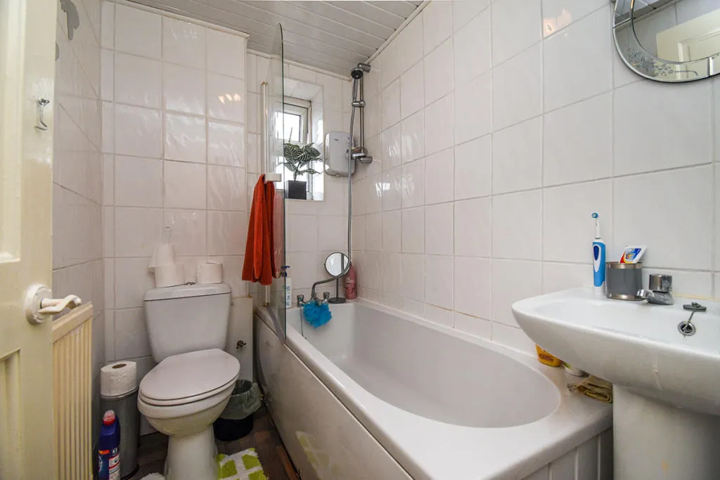 Dukinfield Road, Hyde, SK14, photo 5