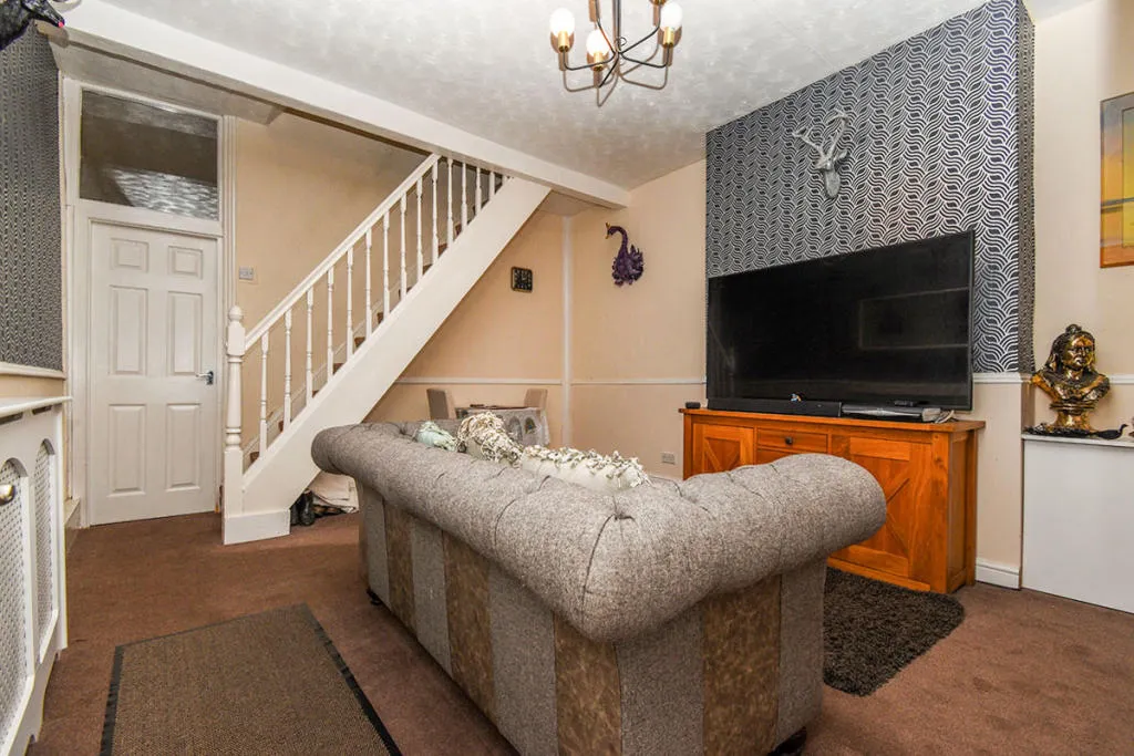 Dukinfield Road, Hyde, SK14, photo 3