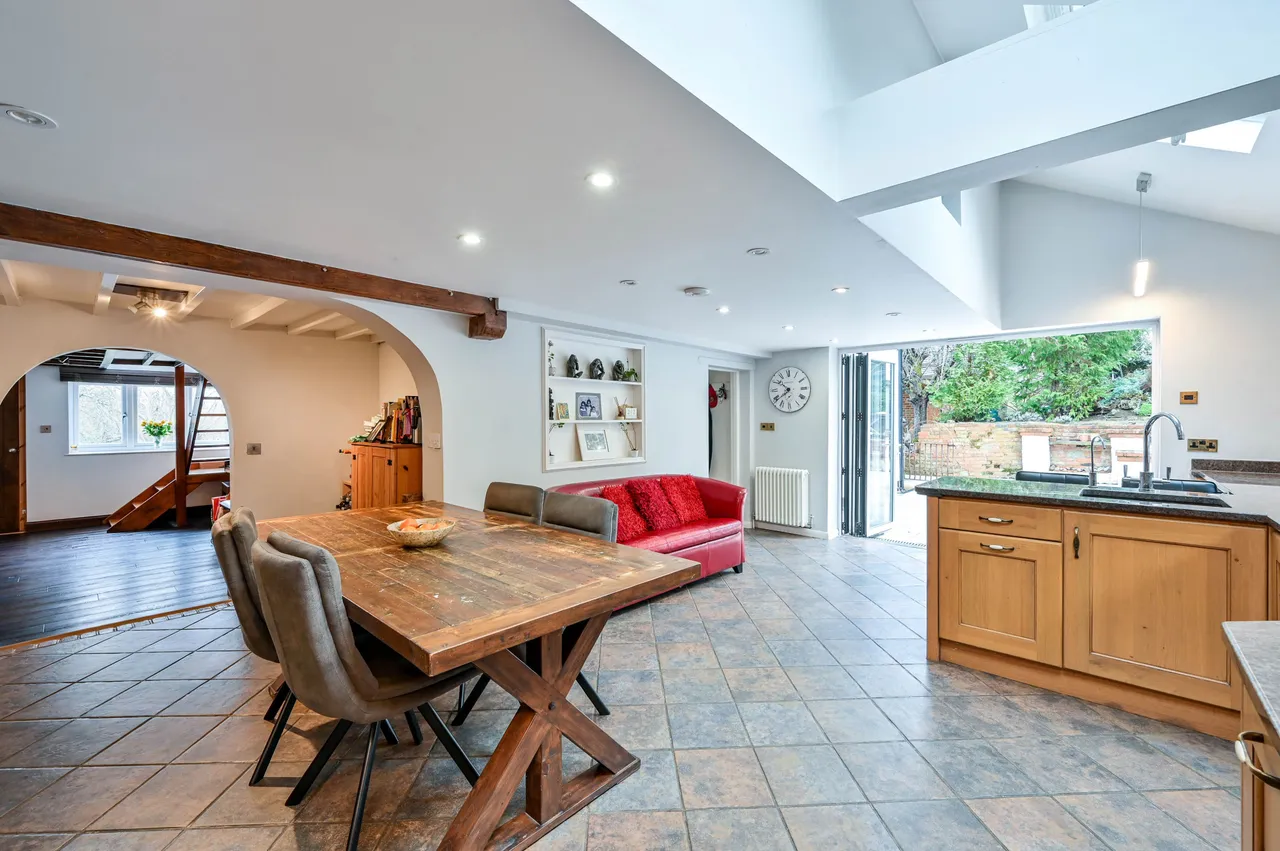 Poplar Cottage, Aldershot Road, Worplesdon, photo 4