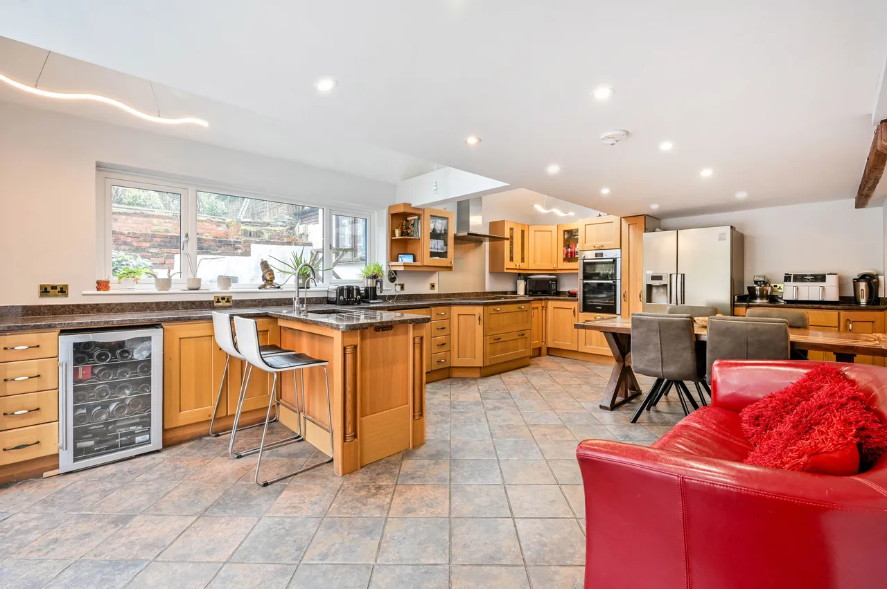 Poplar Cottage, Aldershot Road, Worplesdon, photo 3