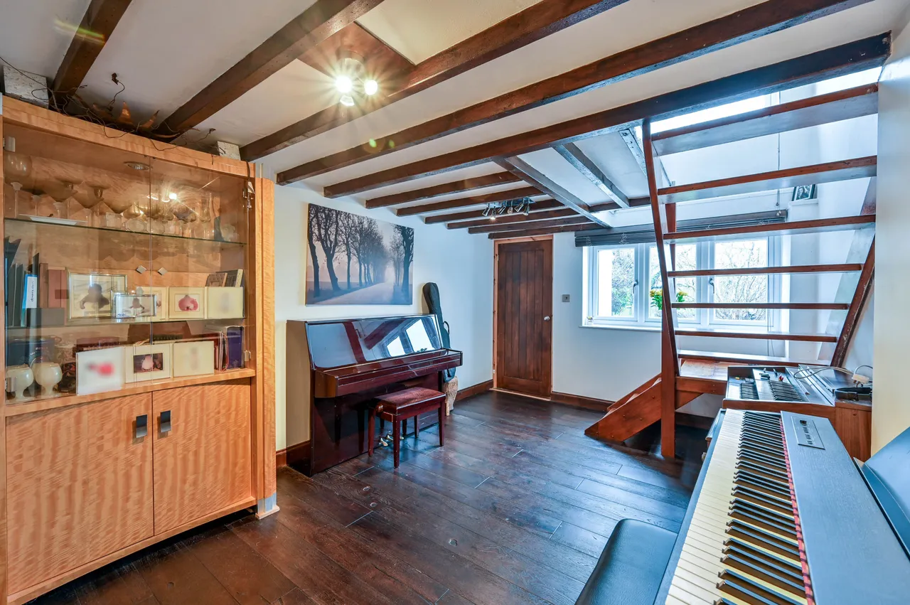 Poplar Cottage, Aldershot Road, Worplesdon, photo 9