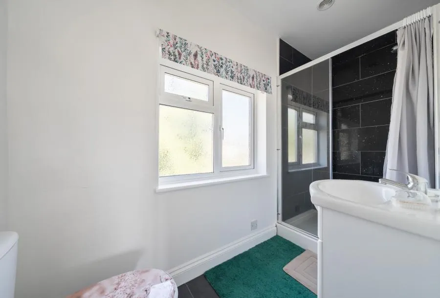 Camomile Avenue, Mitcham, CR4, photo 6