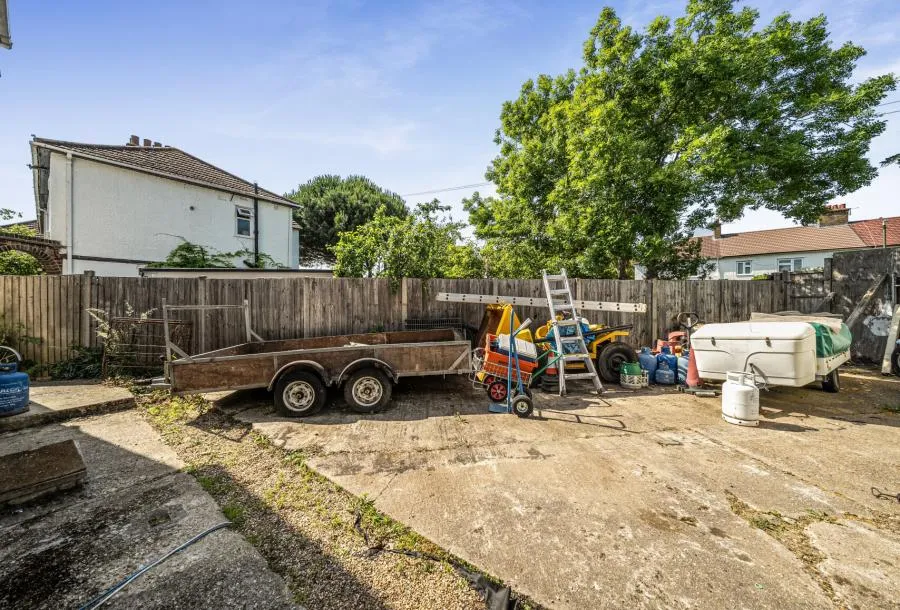 Camomile Avenue, Mitcham, CR4, photo 8