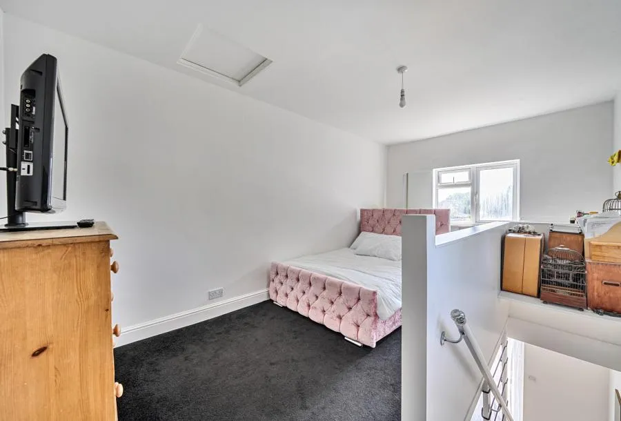 Camomile Avenue, Mitcham, CR4, photo 12