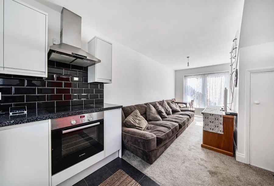Camomile Avenue, Mitcham, CR4, photo 7
