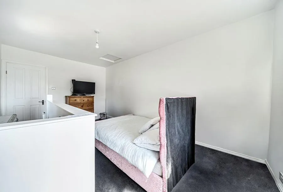 Camomile Avenue, Mitcham, CR4, photo 17