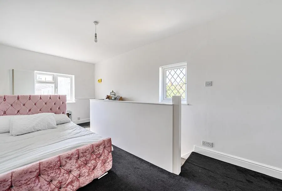 Camomile Avenue, Mitcham, CR4, photo 13