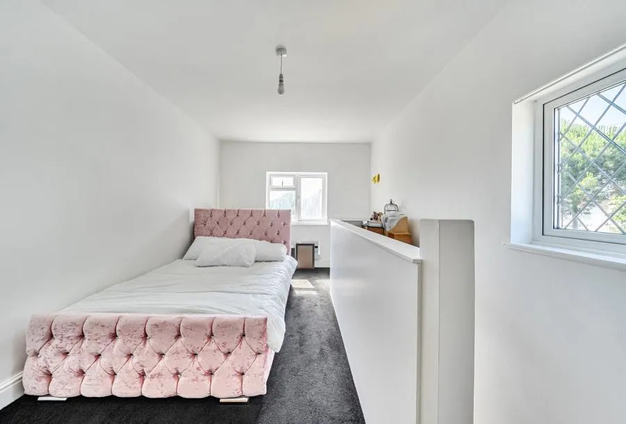 Camomile Avenue, Mitcham, CR4, photo 5